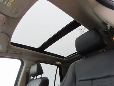 Used 2024 Ford Expedition Max XLT image 5