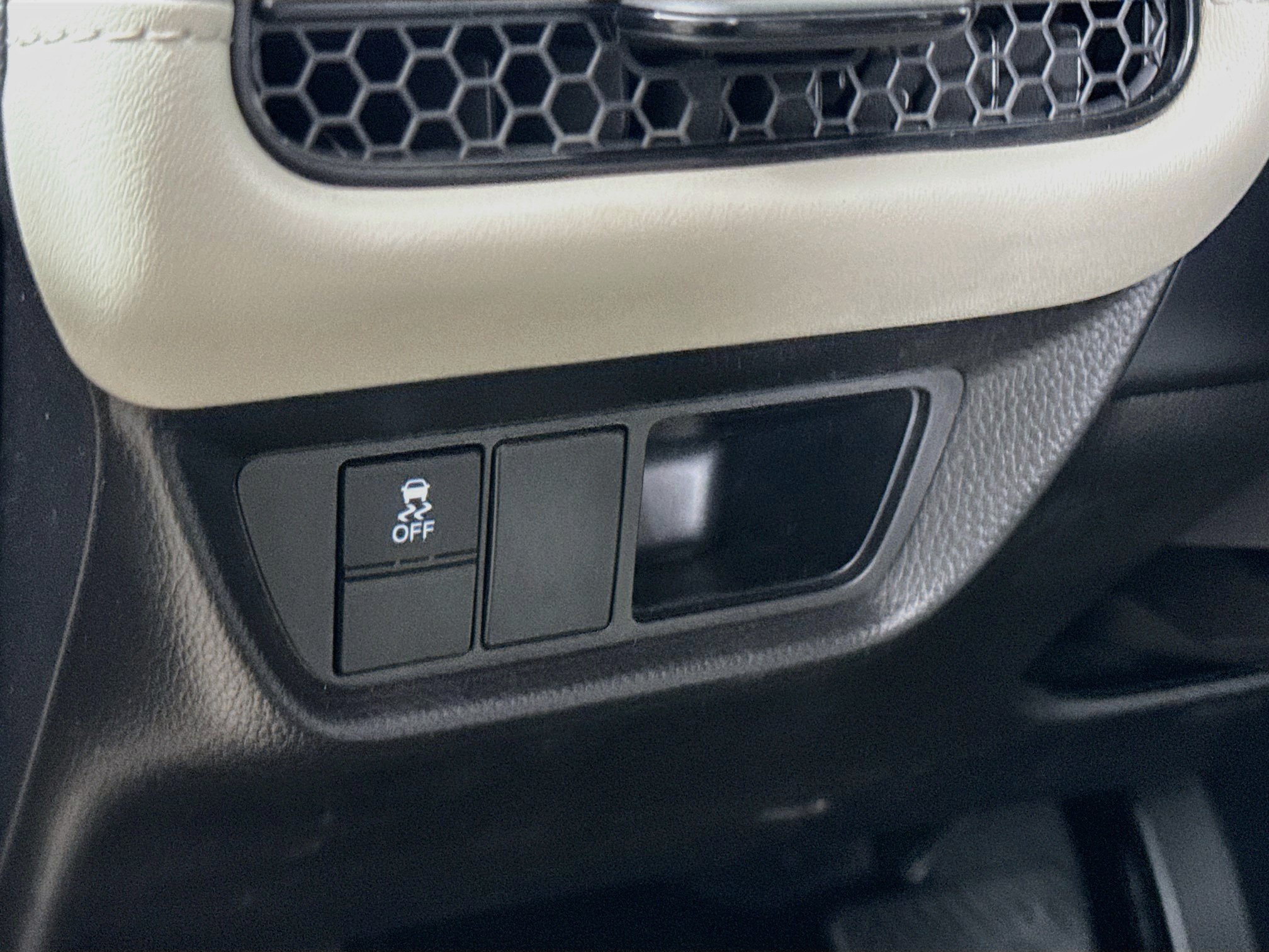 Used 2023 Honda HR-V LX image 10
