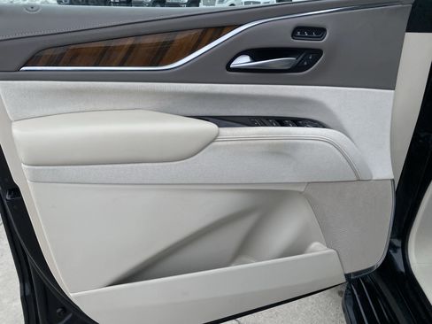 Used 2024 Cadillac Escalade Premium Luxury Platinum image 18