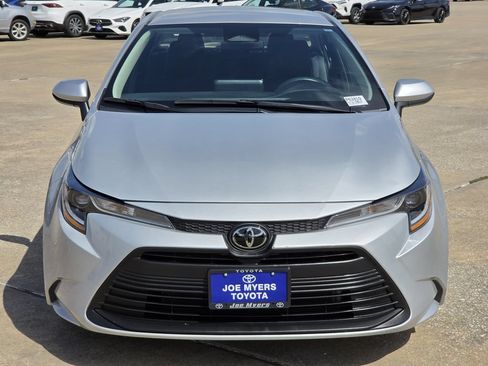 Used 2025 Toyota Corolla LE FWD image 3