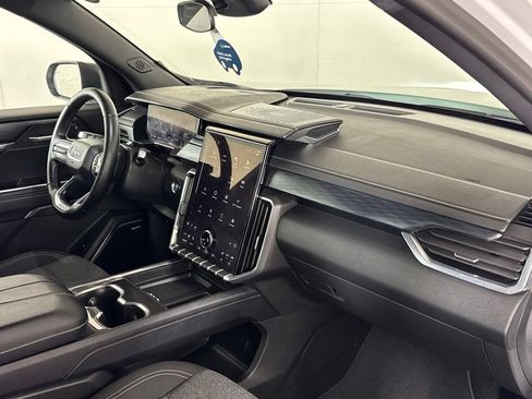 Certified 2025 GMC Acadia Elevation AWD/4WD image 39