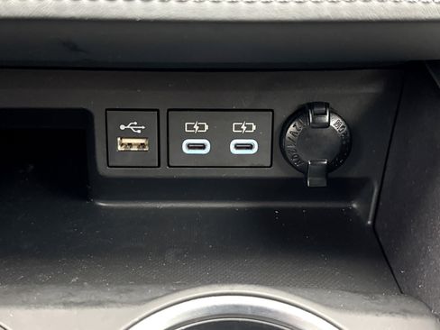 Used 2023 Toyota Highlander L image 15