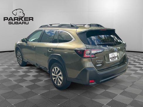 Used 2024 Subaru Outback Premium AWD/4WD image 3