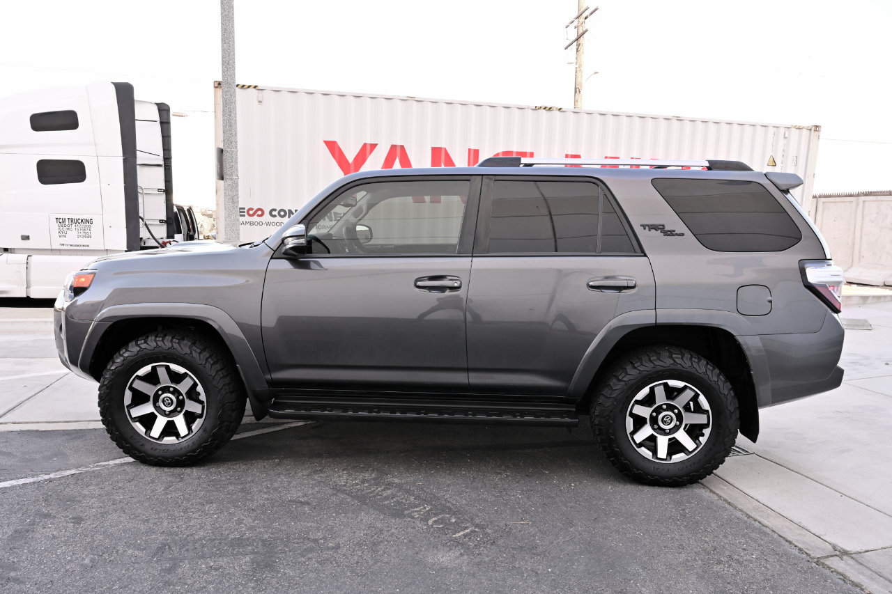 Used 2018 Toyota 4Runner TRD Off-Road Premium AWD/4WD image 4