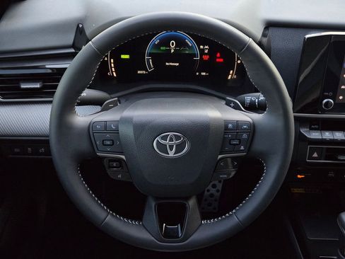 Used 2025 Toyota Camry SE image 20