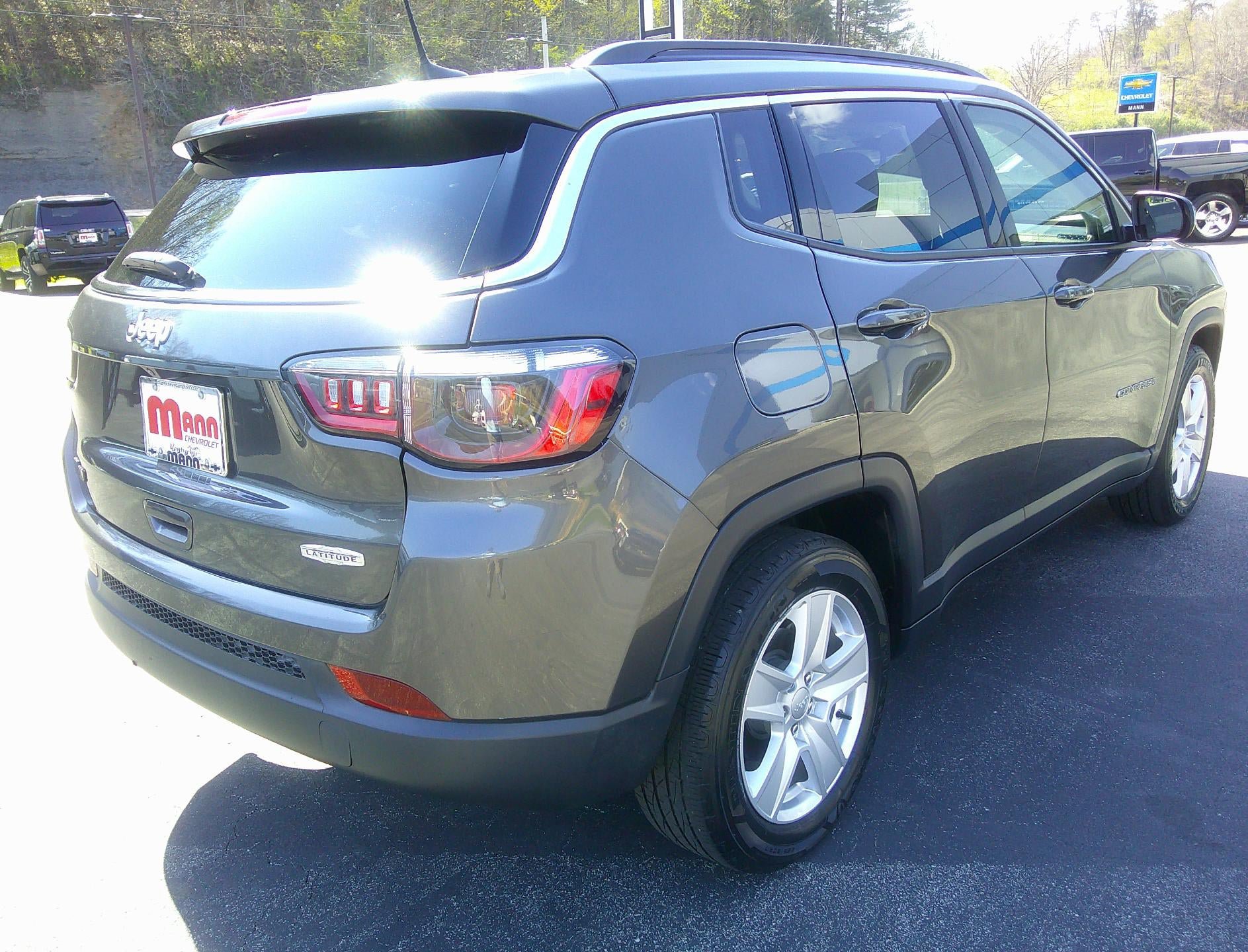 Used 2022 Jeep Compass Latitude FWD image 4