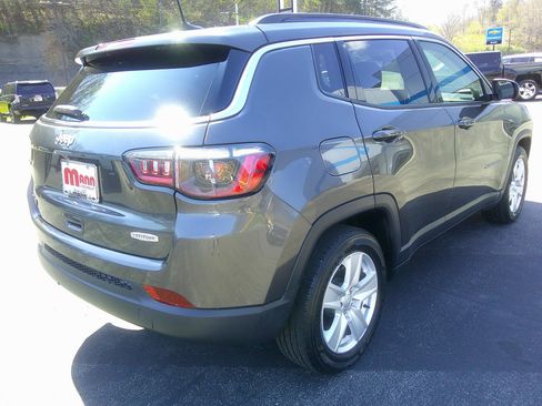 Used 2022 Jeep Compass Latitude FWD image 4