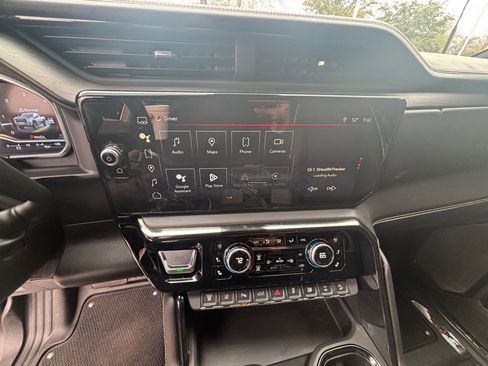 Used 2024 GMC Sierra 2500 AT4X image 5