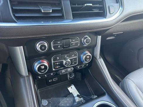 Used 2022 GMC Yukon SLT w/ SLT Luxury Package image 25
