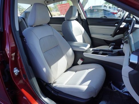 Certified 2025 Nissan Altima 2.5 SV image 12