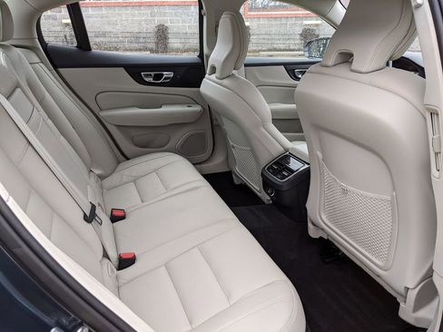 Used 2020 Volvo S60 T5 Inscription image 25