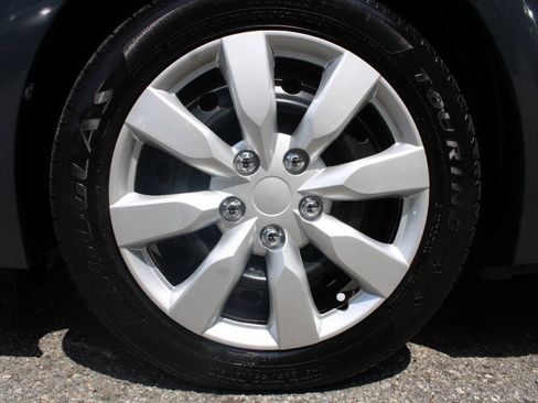 Used 2017 Toyota Corolla LE FWD image 18