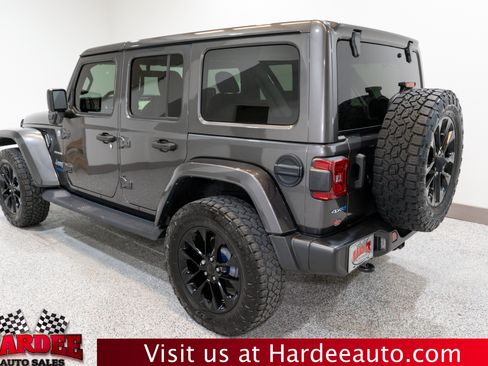 Used 2021 Jeep Wrangler Unlimited Sahara w/ Cold Weather Group AWD/4WD image 3