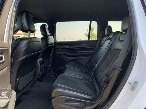 Used 2024 Jeep Grand Cherokee L Laredo image 28