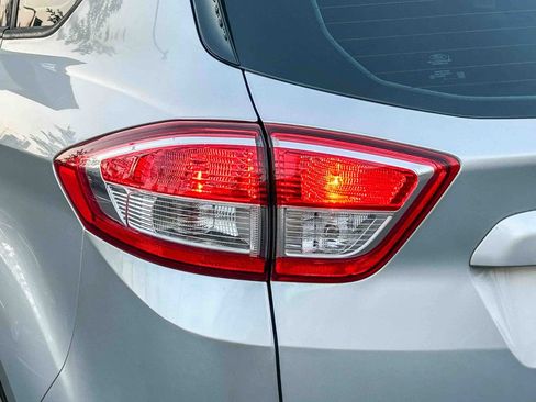 Used 2017 Ford C-MAX SE FWD image 11