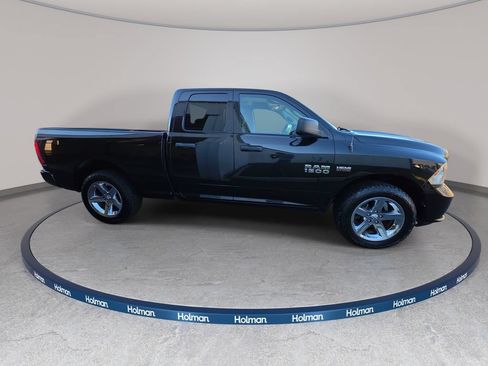 Used 2017 RAM 1500 Express w/ Express Value Package AWD/4WD image 4