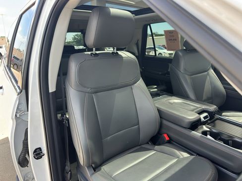 Used 2025 Ford Expedition Active AWD/4WD image 31