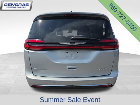 Certified 2024 Chrysler Pacifica Limited FWD image 7