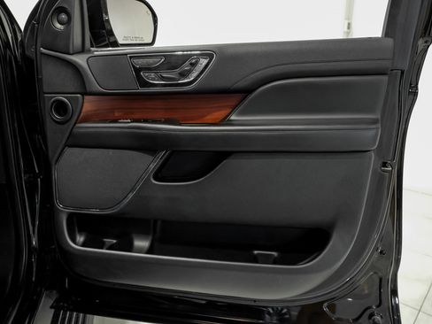 Used 2021 Lincoln Navigator Reserve image 44