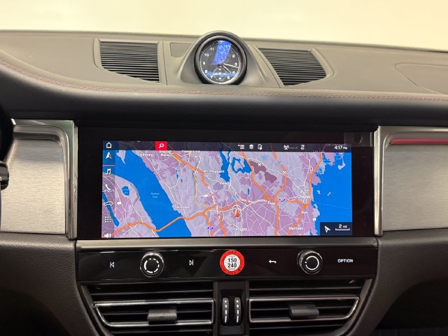 Certified 2026 Porsche Macan AWD/4WD image 19