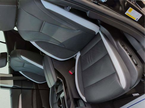 Used 2025 Buick Envision Sport Touring image 9