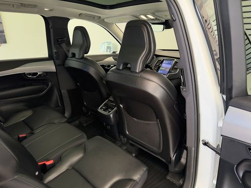 Used 2023 Volvo XC90 B5 Core w/ Protection Package Premier image 28