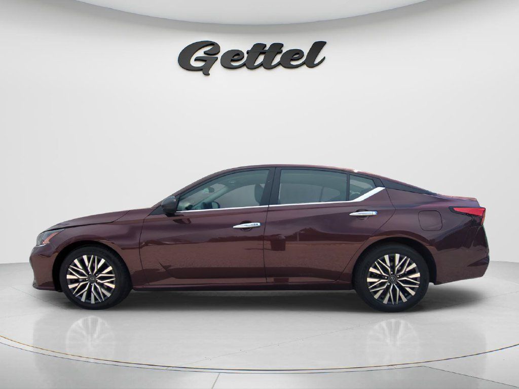 Certified 2025 Nissan Altima 2.5 SV FWD image 8