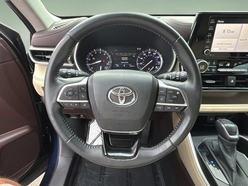 Used 2020 Toyota Highlander XLE FWD image 12