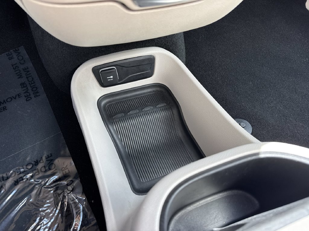 Used 2024 Chrysler Pacifica Touring-L FWD image 52