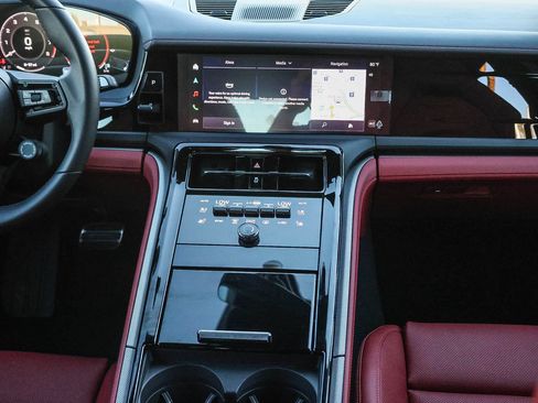 Used 2026 Porsche Panamera RWD image 22