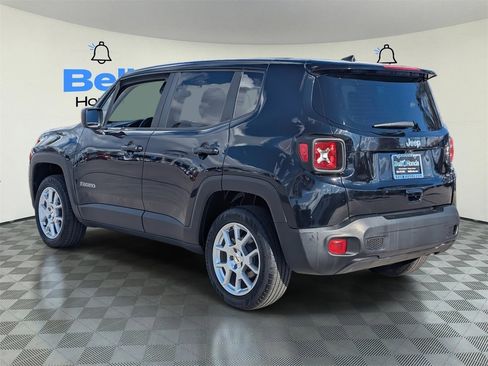 Used 2023 Jeep Renegade Latitude image 3