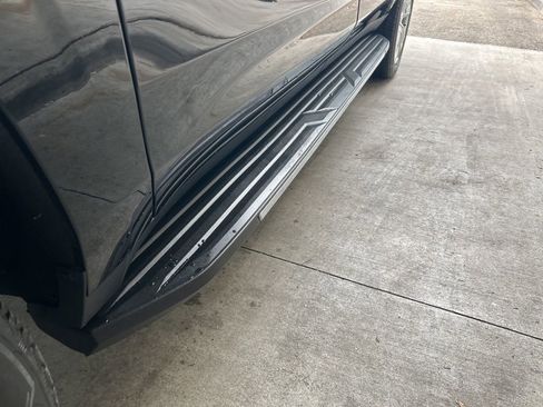 Used 2024 Chevrolet Suburban High Country w/ Advanced Technology Package image 19