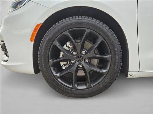 Used 2023 Chrysler Pacifica Touring-L w/ S Appearance Package image 24