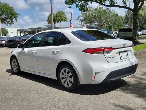 Used 2025 Toyota Corolla LE FWD image 4