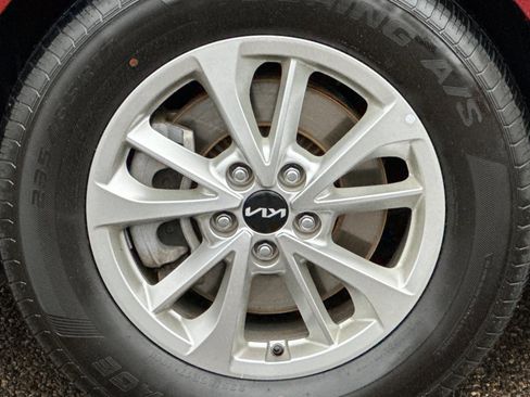 Used 2024 Kia Carnival LX image 26