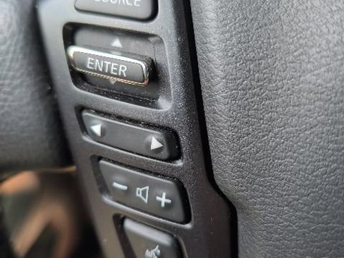 Used 2022 Nissan Frontier SV AWD/4WD image 16