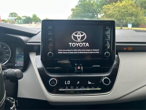 Used 2020 Toyota Corolla LE image 24