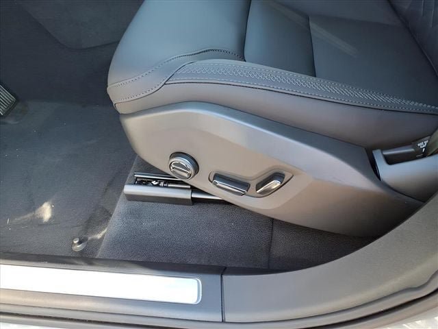 New 2026 Volvo XC90 B6 Plus w/ Protection Package Premier AWD/4WD image 15