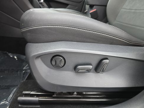 Certified 2024 Volkswagen Taos SE FWD image 28