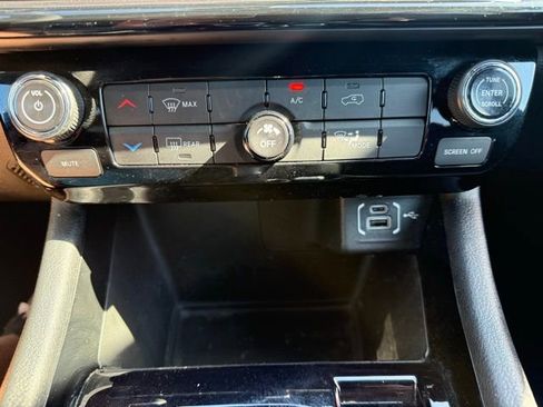 Used 2024 Jeep Compass Latitude w/ Altitude Special Edition image 26