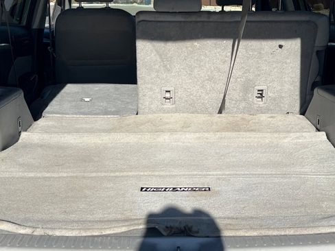 Used 2019 Toyota Highlander LE AWD/4WD image 14