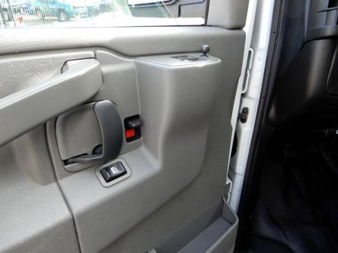 Used 2022 Chevrolet Express 2500 w/ Driver Convenience Package image 17