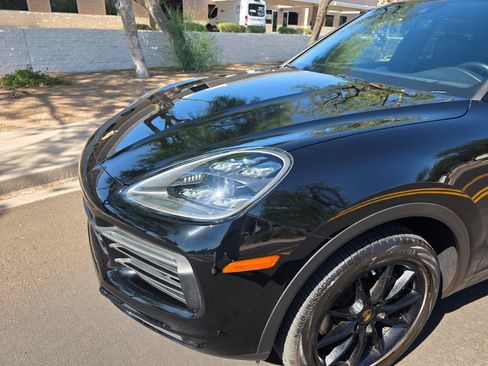 Used 2022 Porsche Cayenne AWD/4WD image 8