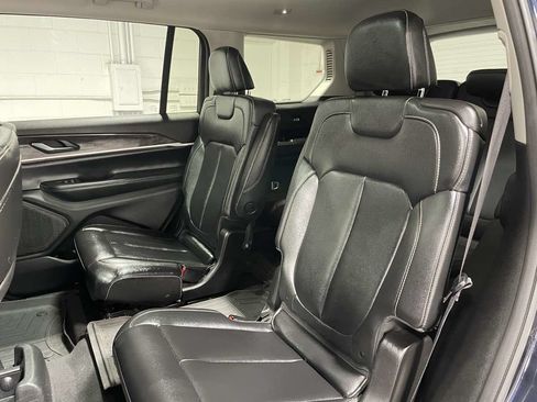 Used 2024 Jeep Grand Cherokee L Limited w/ Black Appearance Package AWD/4WD image 18