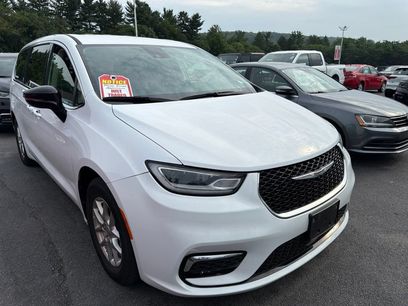 Certified 2024 Chrysler Pacifica Touring-L