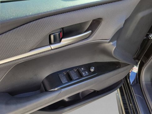 Used 2025 Toyota Camry SE FWD image 8