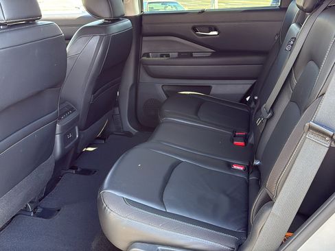 Certified 2023 Nissan Pathfinder SL w/ Black Appearance Package image 21