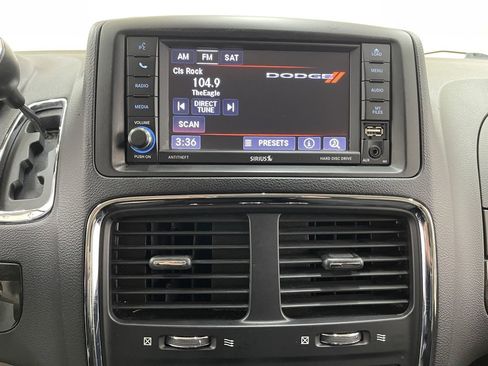Used 2019 Dodge Grand Caravan SE w/ UConnect Hands-Free Group image 27