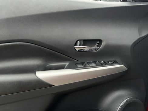 Used 2019 Nissan Kicks SR w/ SR Premium Package FWD image 23