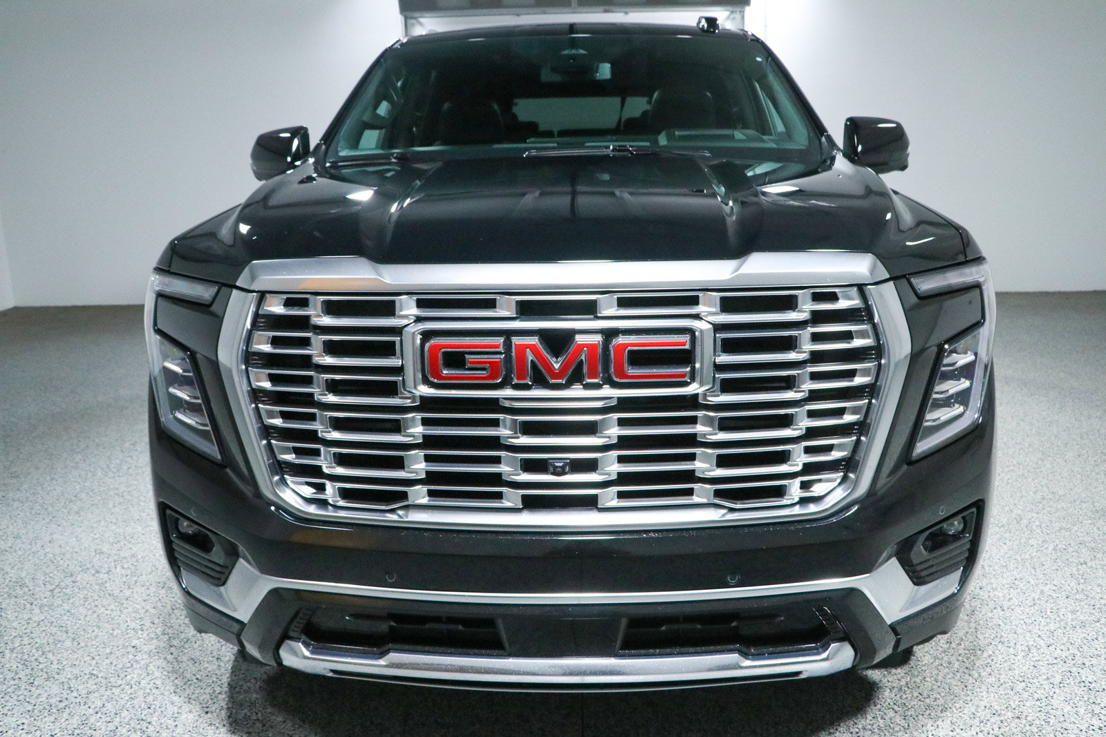 Used 2026 GMC Yukon Denali w/ Sun & Power Step Package AWD/4WD image 4